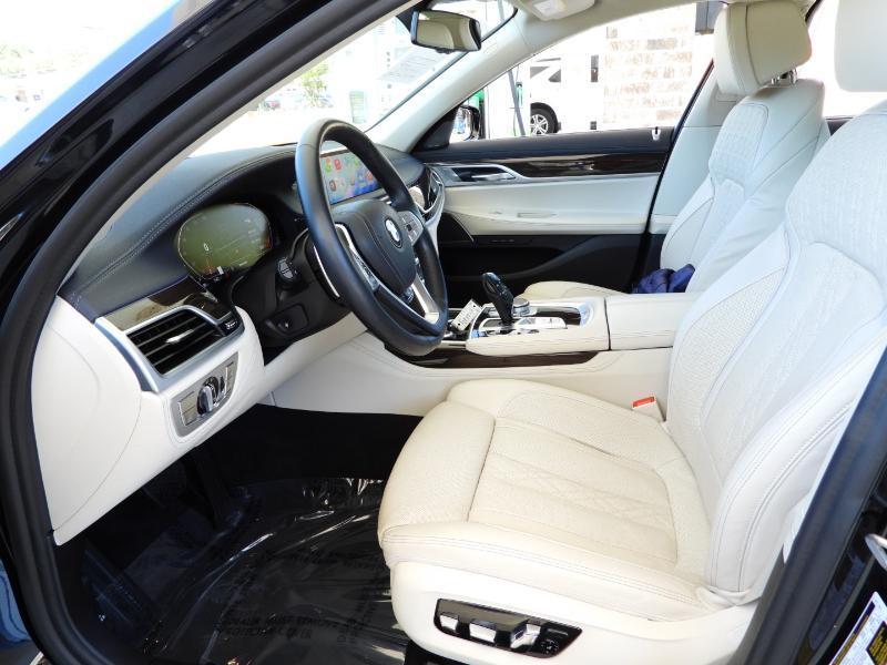 BMW 7-Series 740i 2021