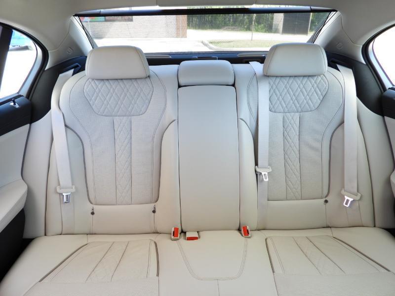 BMW 7-Series 740i 2021