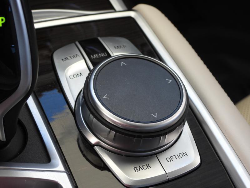 BMW 7-Series 740i 2021