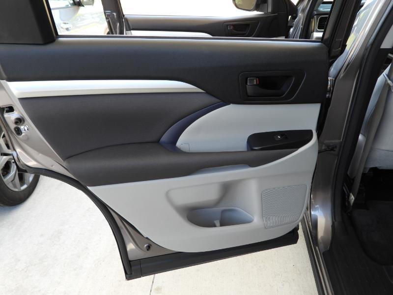 Toyota Highlander LE FWD I4 2017