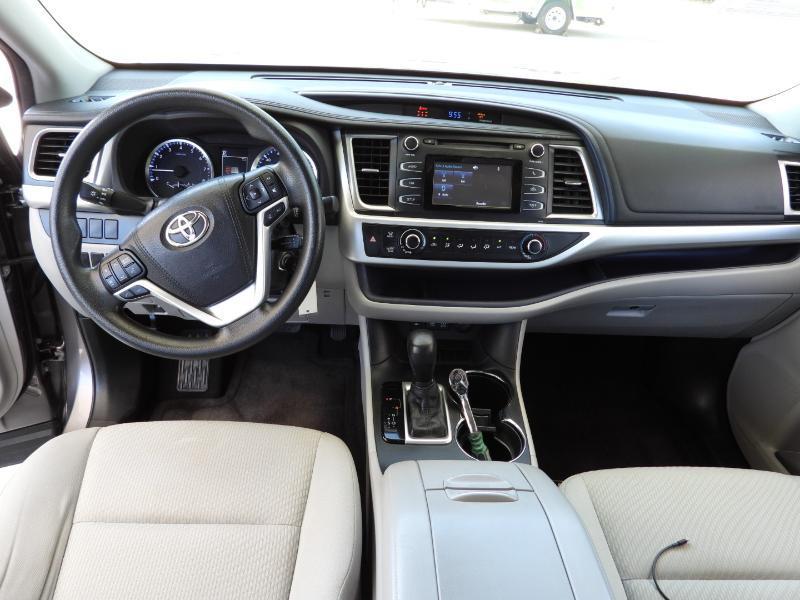 Toyota Highlander LE FWD I4 2017