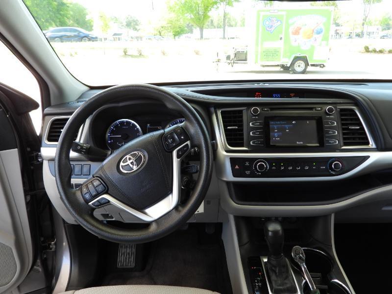 Toyota Highlander LE FWD I4 2017