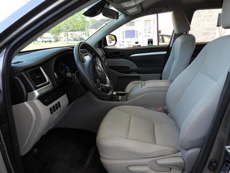 Toyota Highlander LE FWD I4 2017