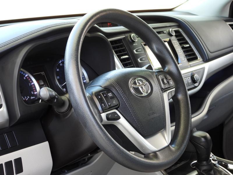 Toyota Highlander LE FWD I4 2017