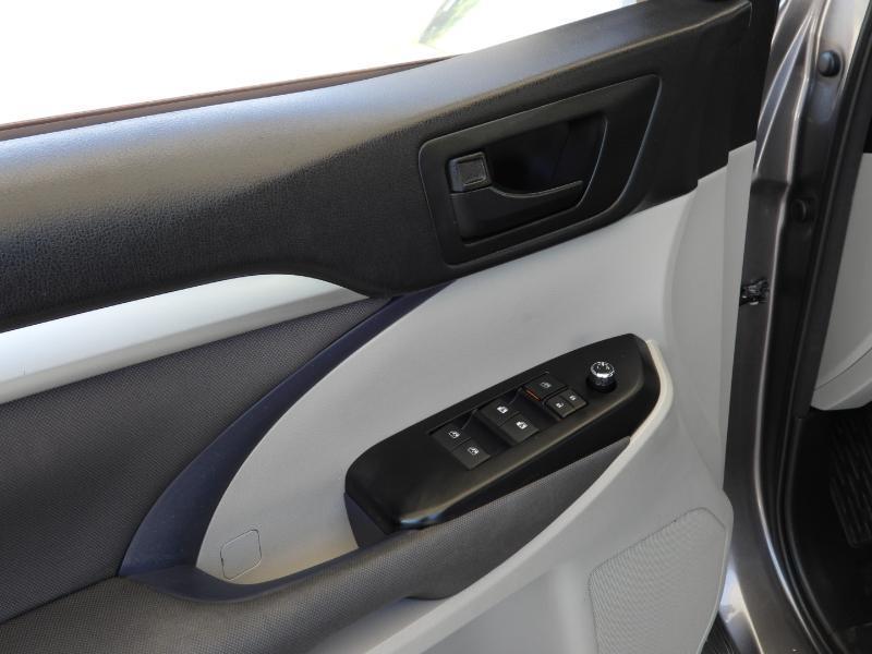 Toyota Highlander LE FWD I4 2017