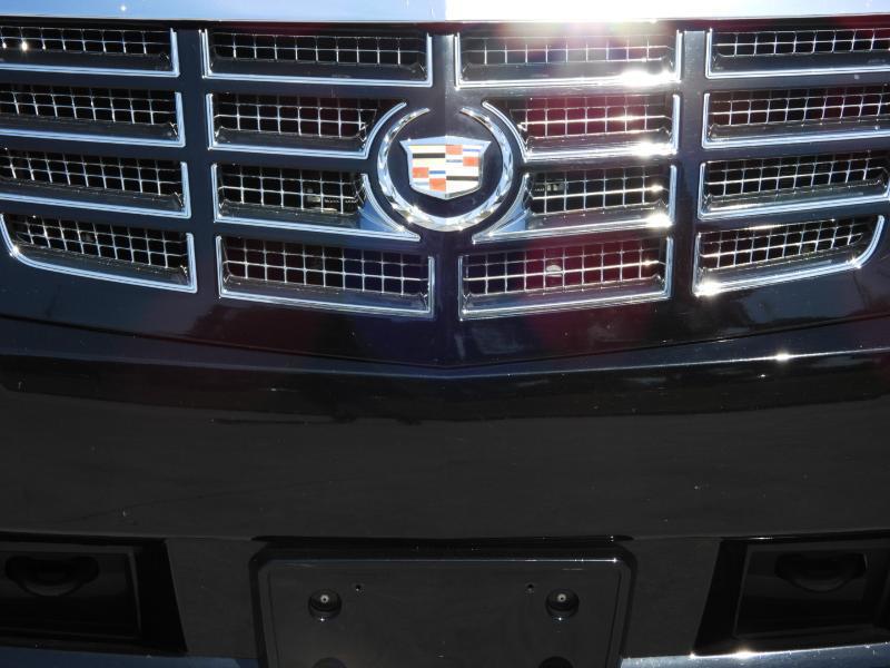 Cadillac Escalade 2WD Luxury 2013
