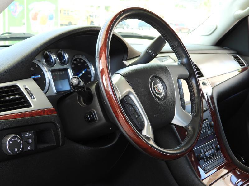 Cadillac Escalade 2WD Luxury 2013