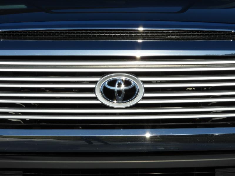 Toyota Tundra Limited 5.7L CrewMax 2WD 2016