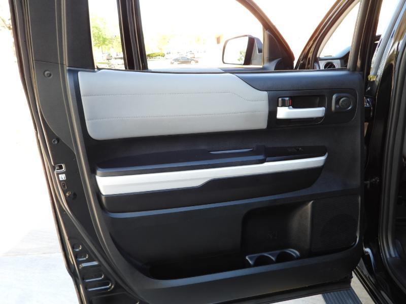 Toyota Tundra Limited 5.7L CrewMax 2WD 2016