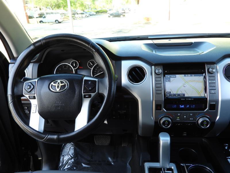 Toyota Tundra Limited 5.7L CrewMax 2WD 2016