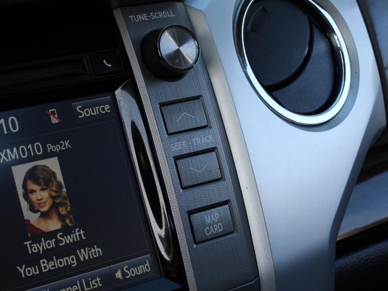 Toyota Tundra Limited 5.7L CrewMax 2WD 2016