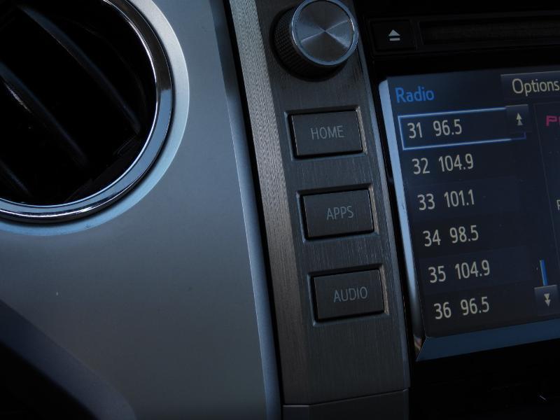 Toyota Tundra Limited 5.7L CrewMax 2WD 2016