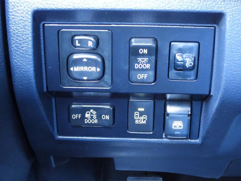 Toyota Tundra Limited 5.7L CrewMax 2WD 2016