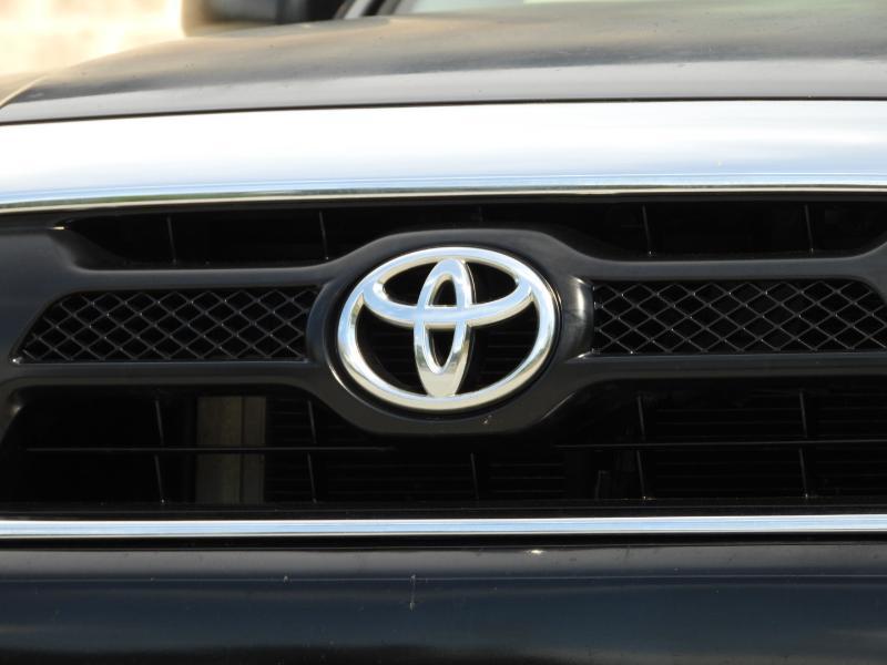 Toyota Tacoma PreRunner Double Cab Auto 2WD 2012