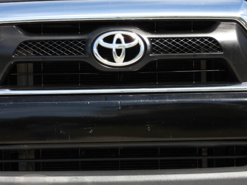 Toyota Tacoma PreRunner Double Cab Auto 2WD 2012