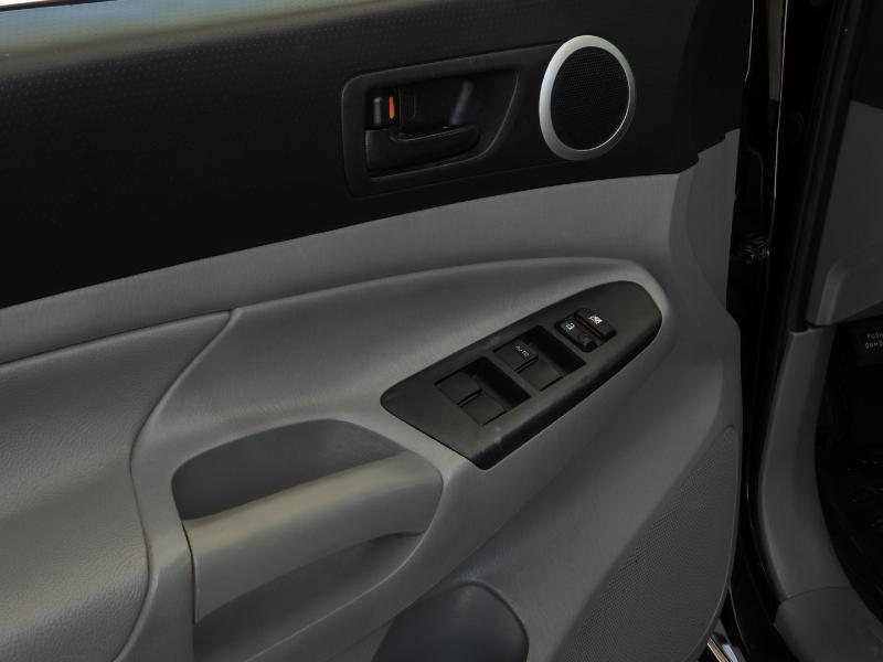 Toyota Tacoma PreRunner Double Cab Auto 2WD 2012