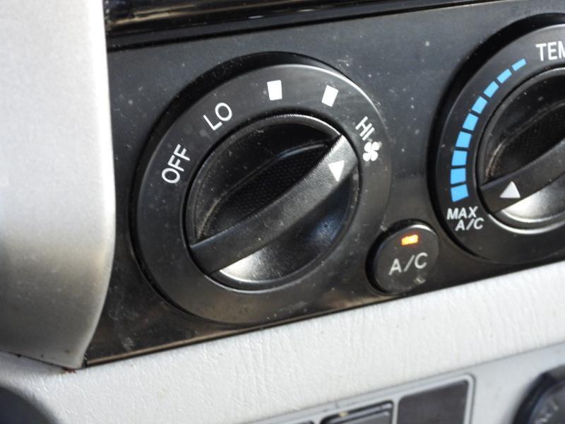 Toyota Tacoma PreRunner Double Cab Auto 2WD 2012