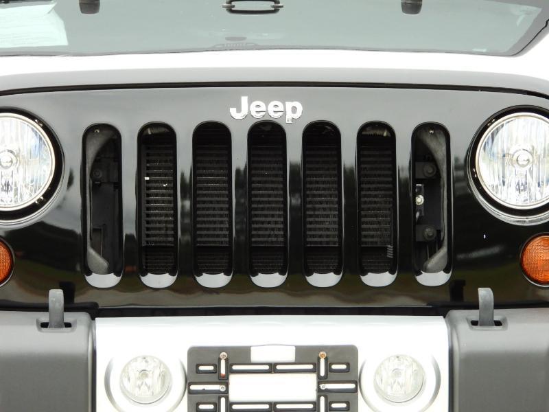 Jeep Wrangler Sahara 4WD 2013
