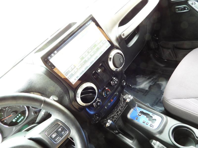 Jeep Wrangler Sahara 4WD 2013
