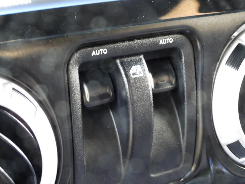 Jeep Wrangler Sahara 4WD 2013