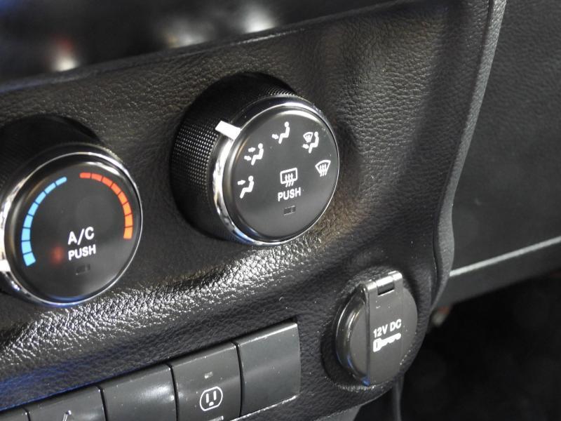 Jeep Wrangler Sahara 4WD 2013