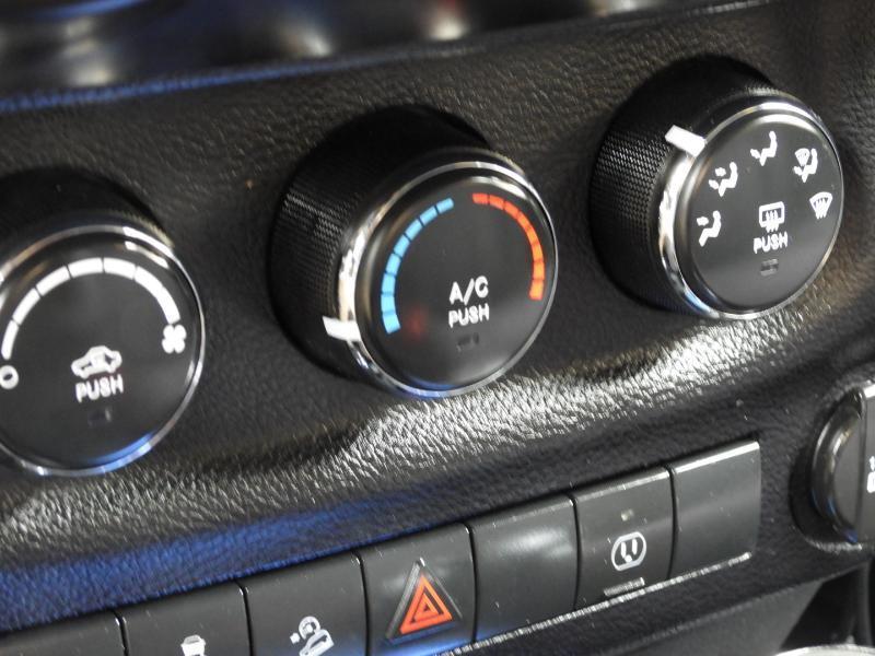Jeep Wrangler Sahara 4WD 2013