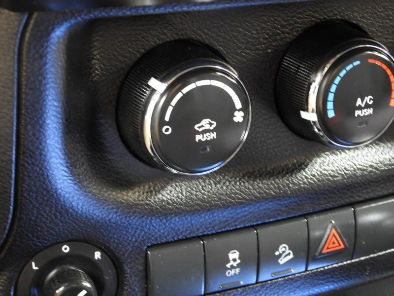 Jeep Wrangler Sahara 4WD 2013