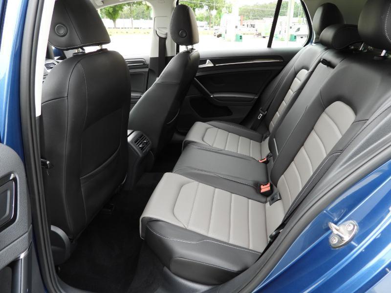 Volkswagen Golf TSI SEL 6A 2017