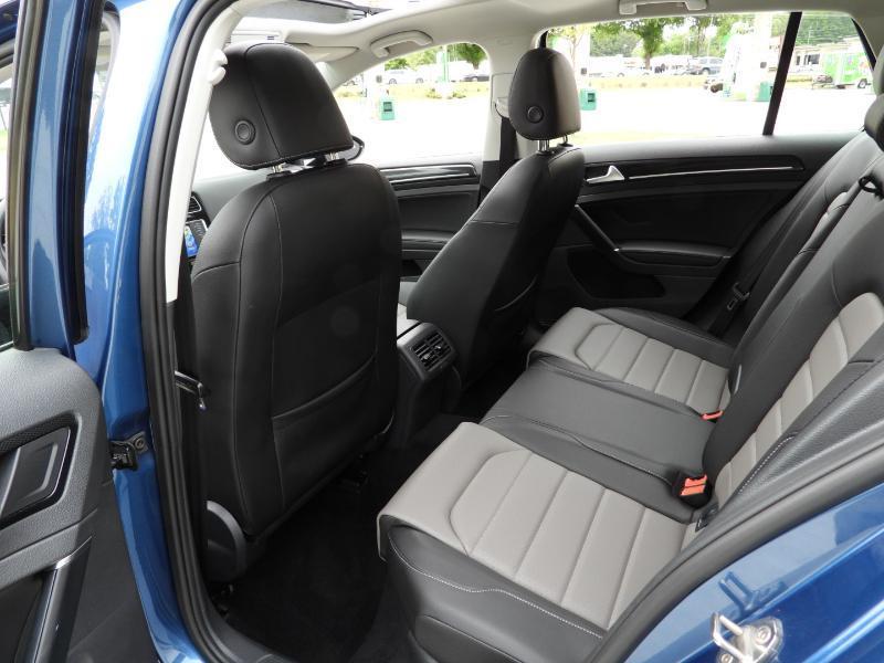 Volkswagen Golf TSI SEL 6A 2017