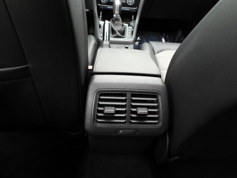 Volkswagen Golf TSI SEL 6A 2017