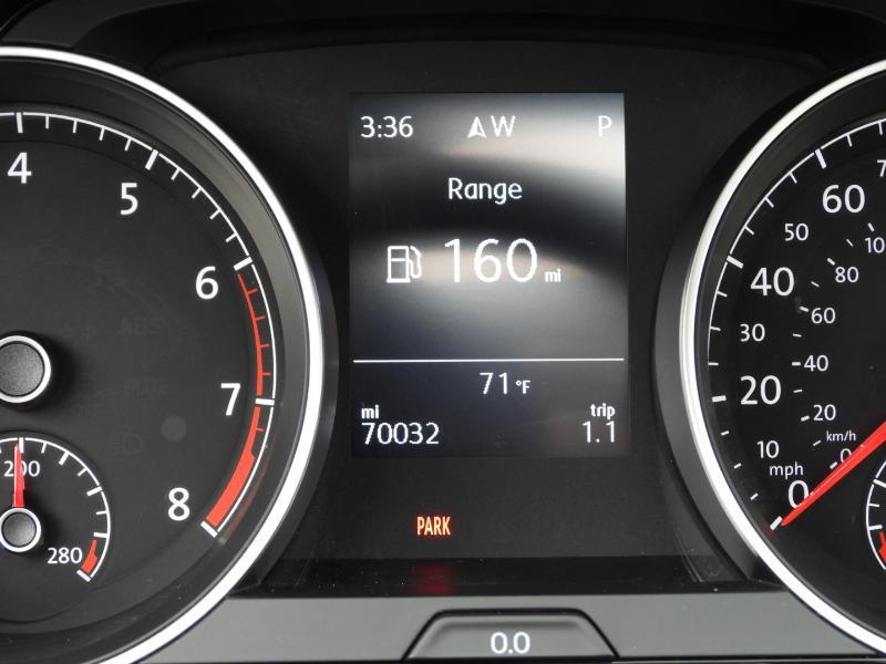 Volkswagen Golf TSI SEL 6A 2017