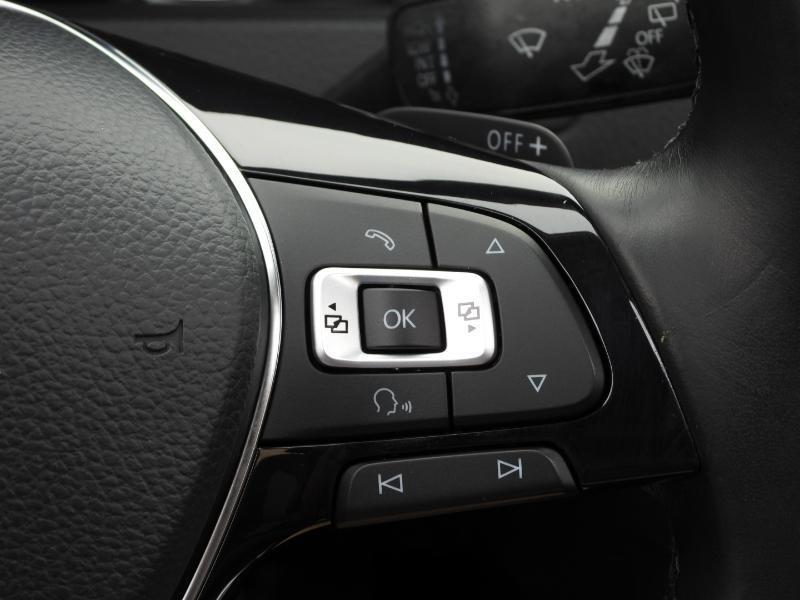 Volkswagen Golf TSI SEL 6A 2017
