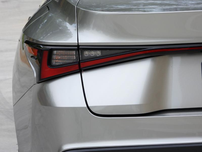 Lexus IS 300 RWD 2022