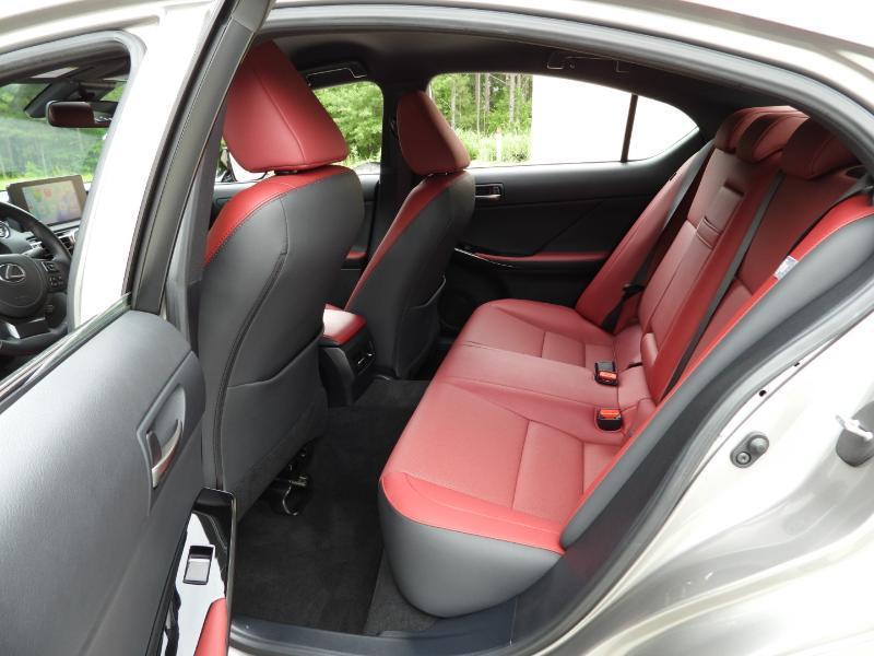 Lexus IS 300 RWD 2022