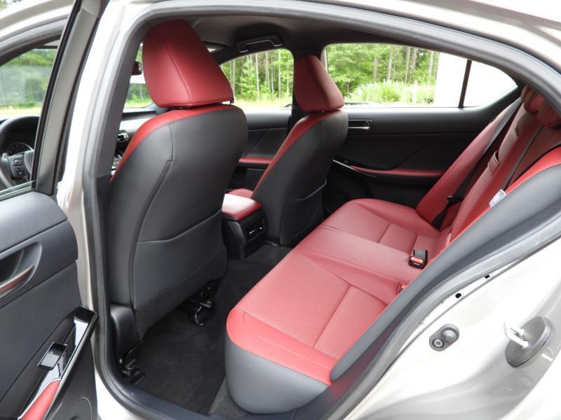 Lexus IS 300 RWD 2022