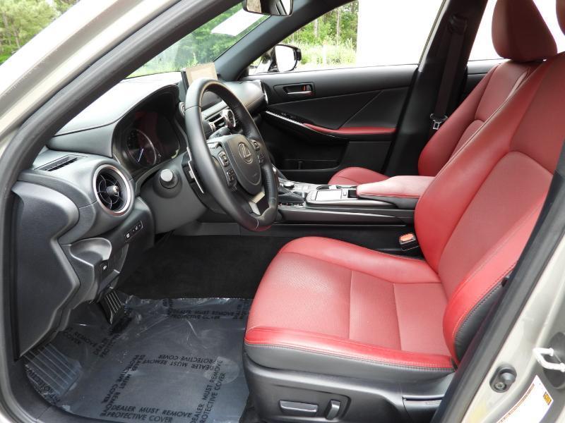 Lexus IS 300 RWD 2022