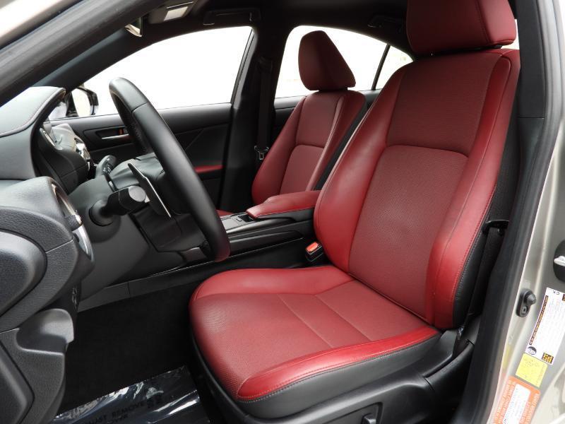 Lexus IS 300 RWD 2022
