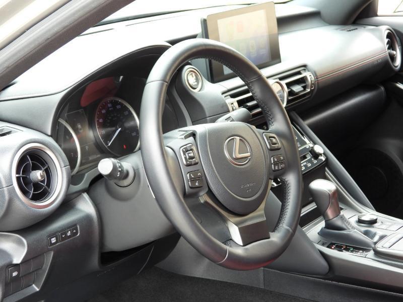 Lexus IS 300 RWD 2022