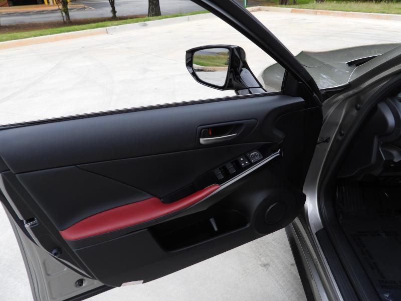 Lexus IS 300 RWD 2022
