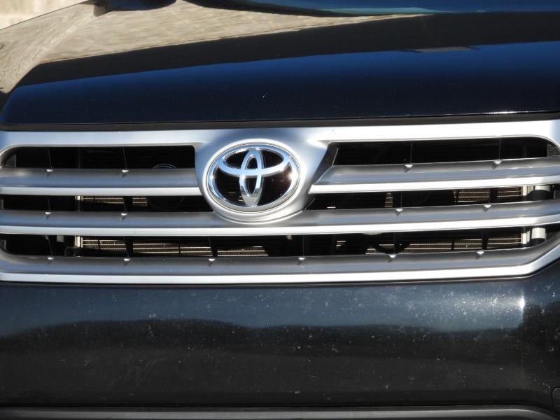 Toyota Highlander Limited 2WD 2011