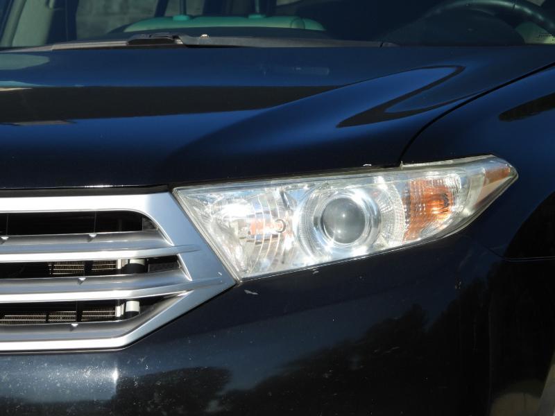 Toyota Highlander Limited 2WD 2011