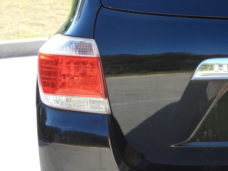 Toyota Highlander Limited 2WD 2011