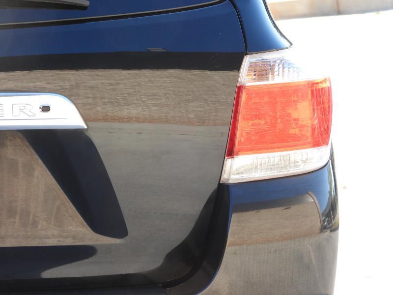 Toyota Highlander Limited 2WD 2011