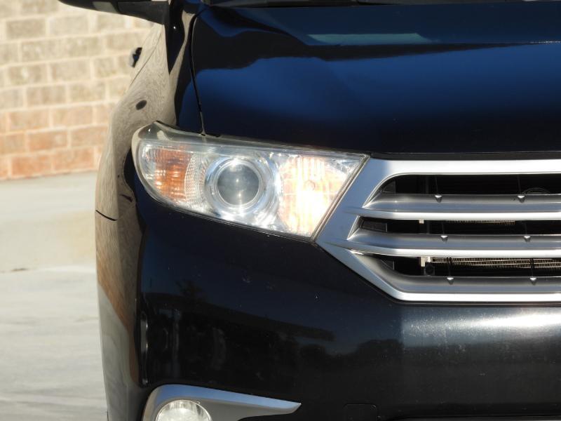 Toyota Highlander Limited 2WD 2011