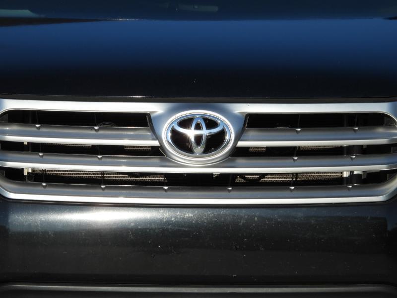 Toyota Highlander Limited 2WD 2011
