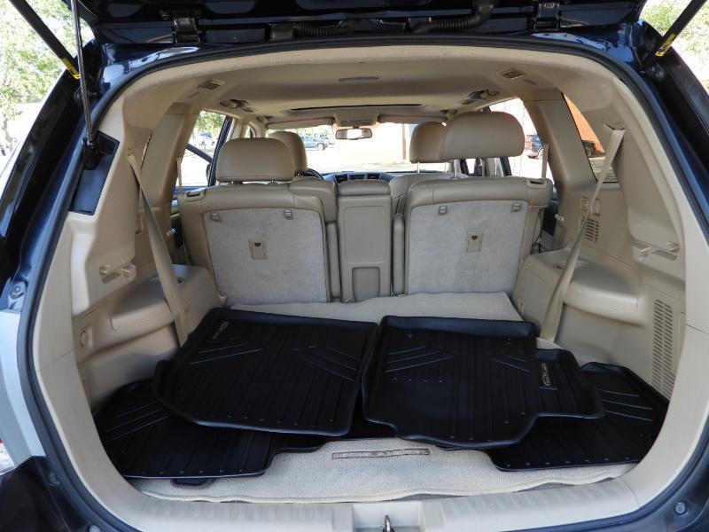 Toyota Highlander Limited 2WD 2011