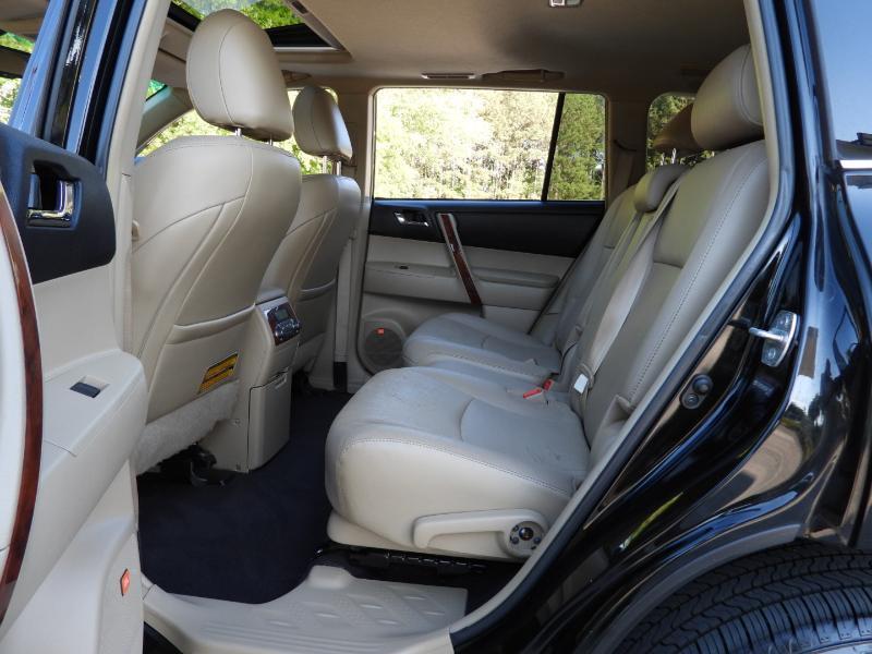 Toyota Highlander Limited 2WD 2011