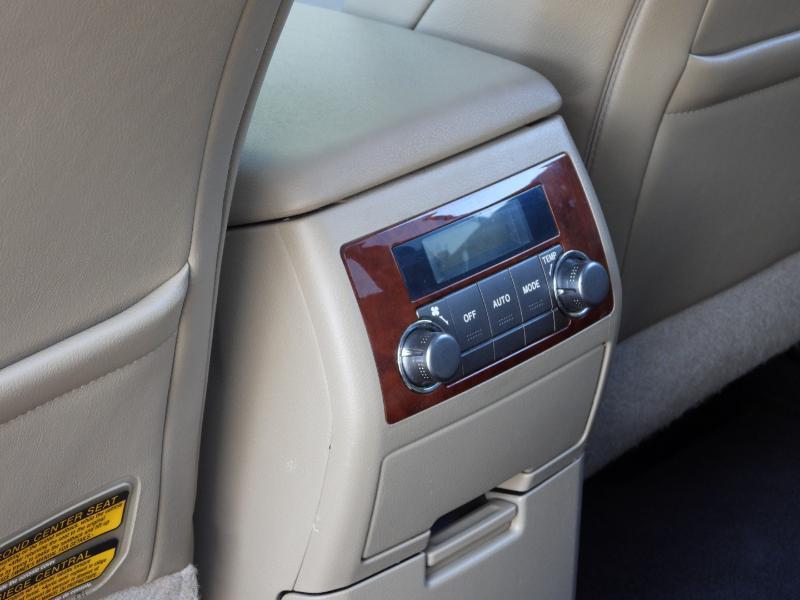 Toyota Highlander Limited 2WD 2011