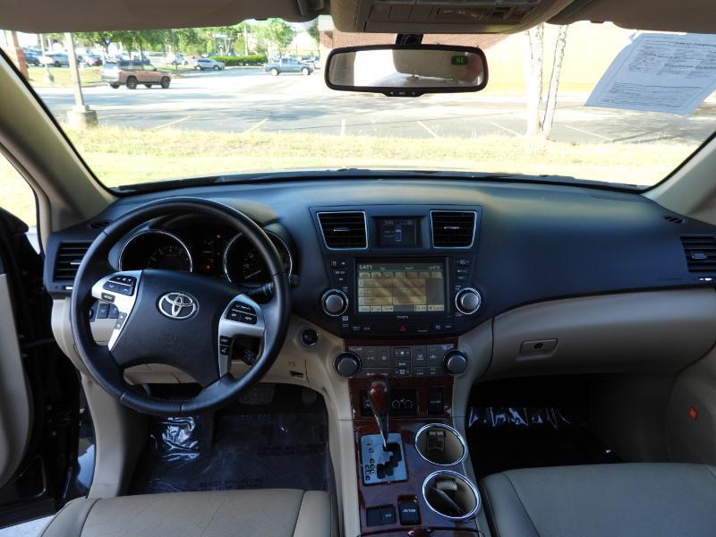 Toyota Highlander Limited 2WD 2011