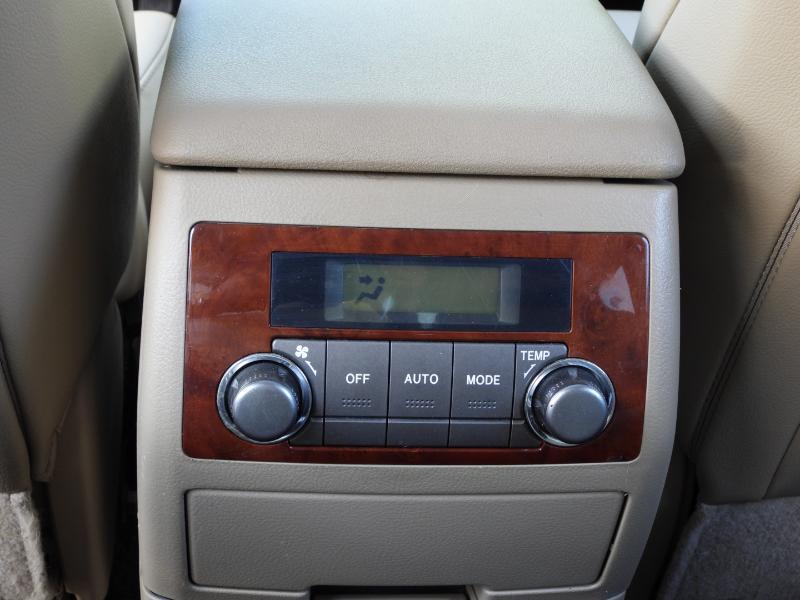 Toyota Highlander Limited 2WD 2011